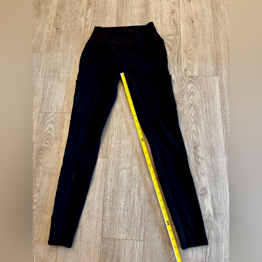 ALO Yoga Black Cargo Pocket Leggings - Small - Picture 6 of 10